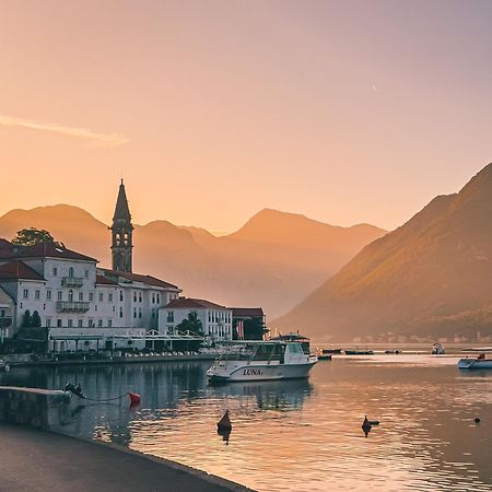 Apartments Visit Perast Bagian luar foto