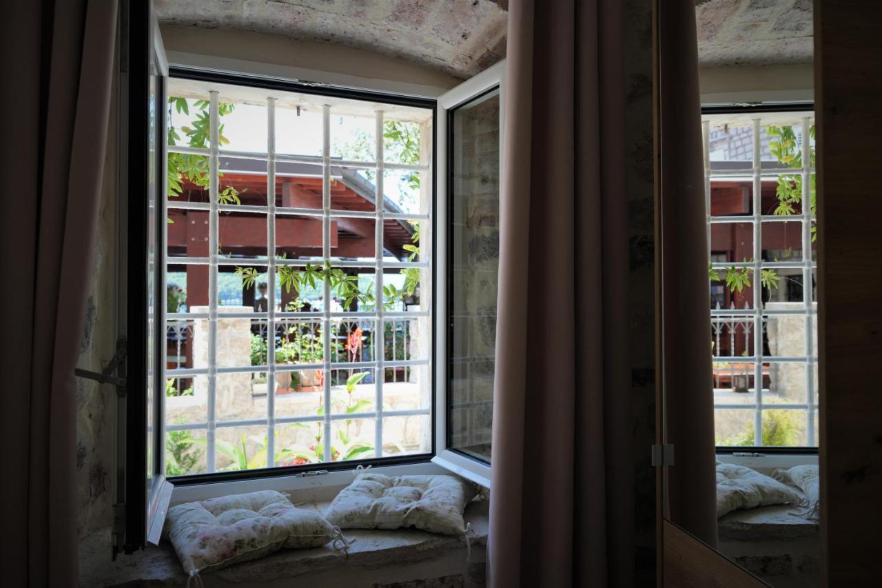 Apartments Visit Perast Bagian luar foto