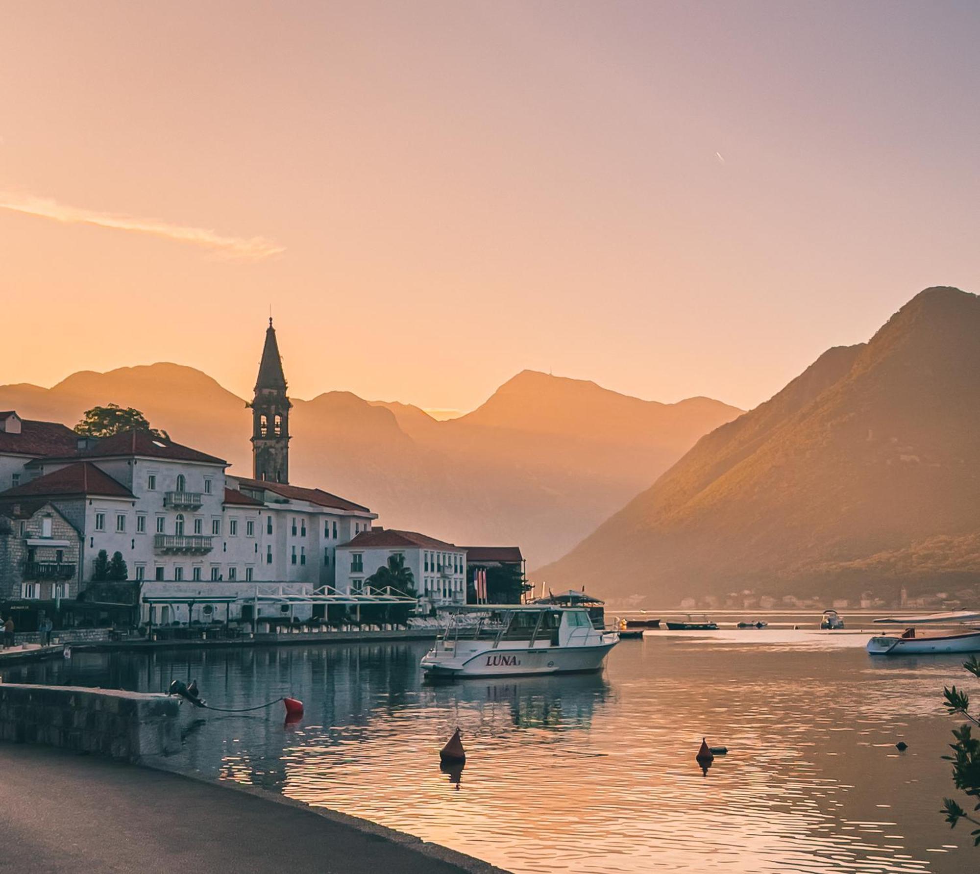 Apartments Visit Perast Bagian luar foto